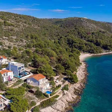 Chillzone - 20m To The Sea, Heated Pool