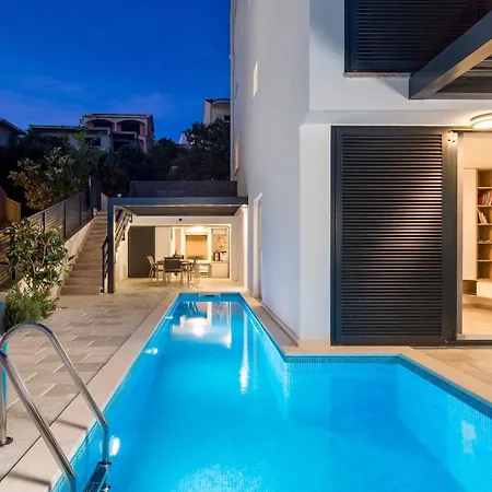 Chillzone - 20m To The Sea, Heated Pool Трогир
