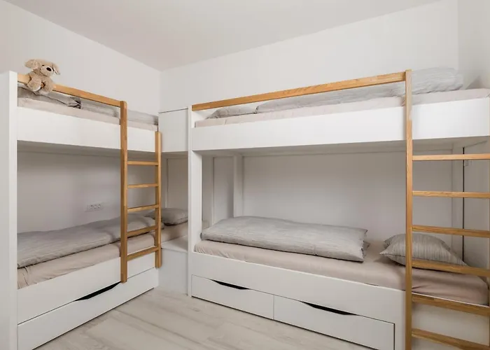 Chillzone - 20m To The Sea, Heated Pool Apartament