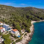 Chillzone - 20m To The Sea, Heated Pool