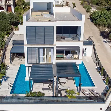 Chillzone - 20m To The Sea, Heated Pool Apartamento *