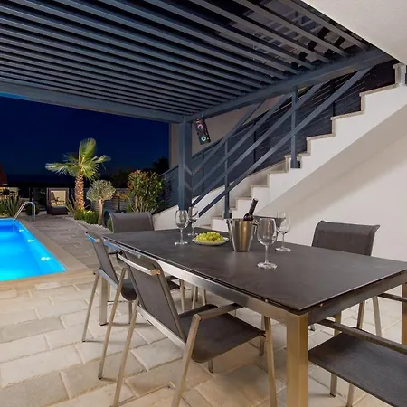 Apartment Chillzone - 20m To The Sea, Heated Pool