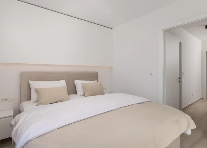 Chillzone - 20m To The Sea, Heated Pool Daire *