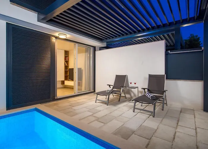 Daire Chillzone - 20m To The Sea, Heated Pool