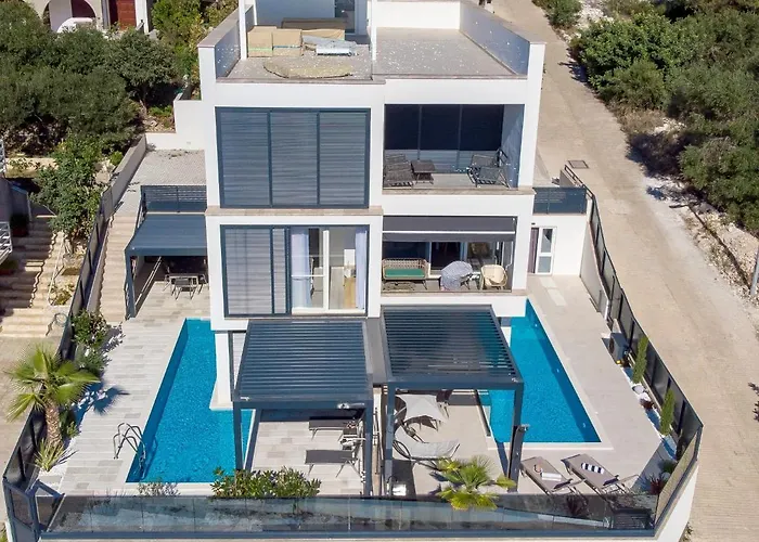 Chillzone - 20m To The Sea, Heated Pool Daire *