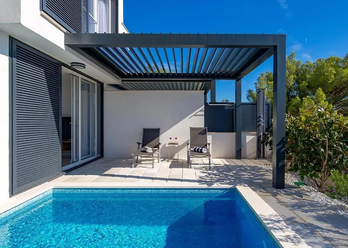 Chillzone - 20m To The Sea, Heated Pool Daire *